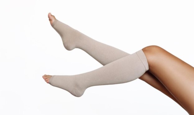 Wie orthopädische Kompressionsstrümpfe die Beine gesund und fit halten
